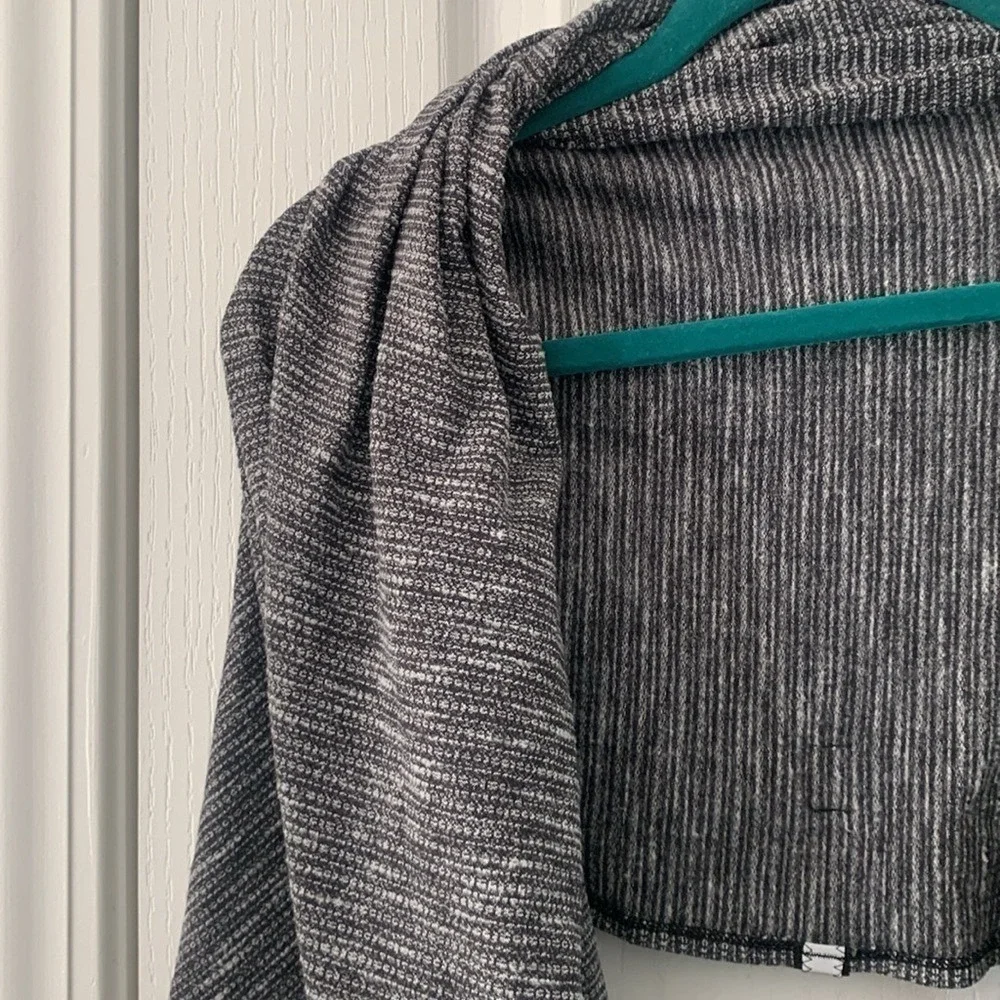 Lululemon Gray Striped‎ Vinyasa Reversible Convertible Snap Scarf
